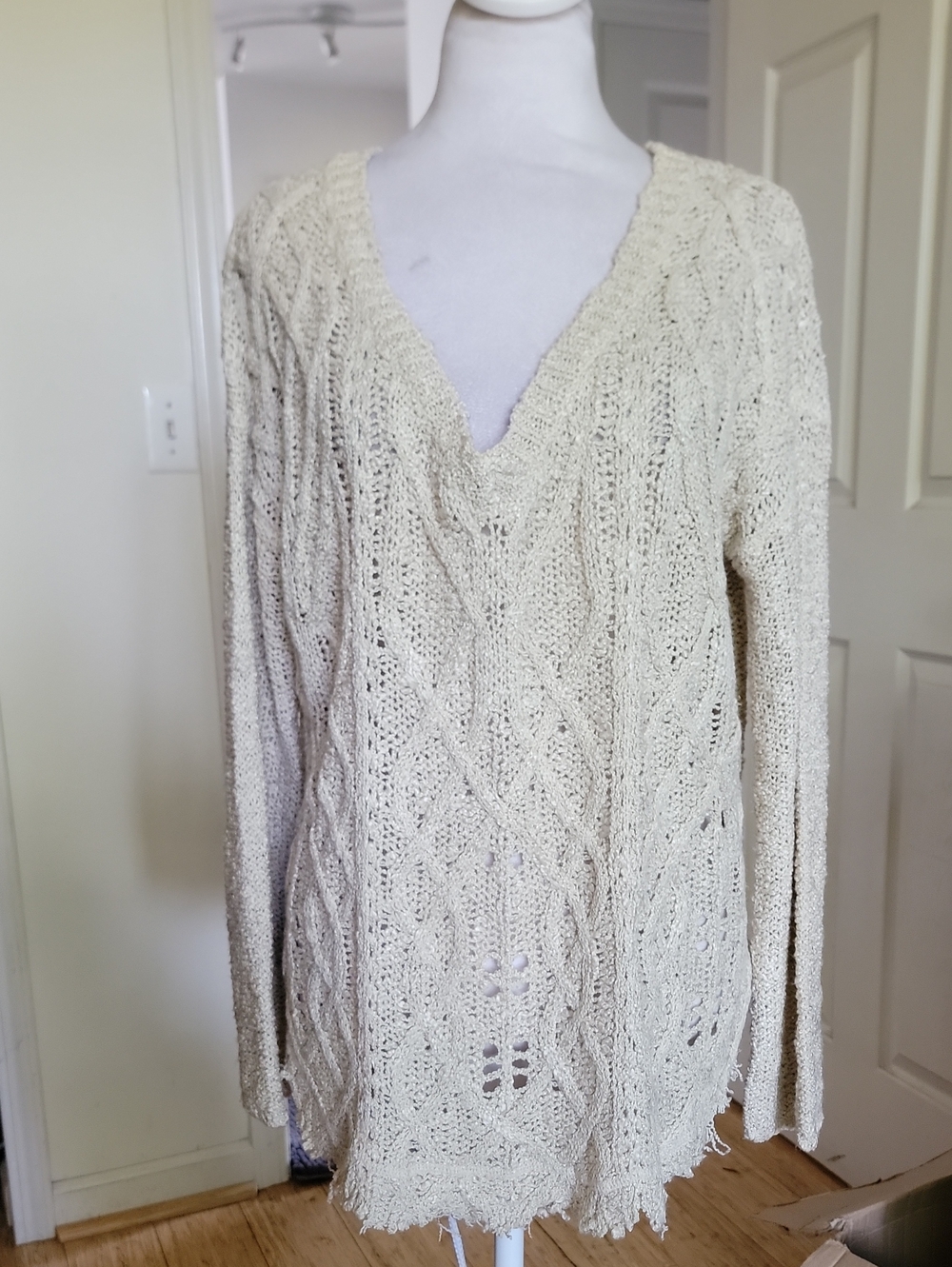 Women's Cream Cable-Knit V-Neck Sweater
